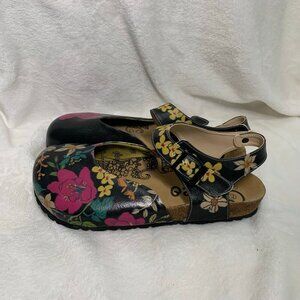 NWOT Calceo Size 11 floral slip on floral comfort clogs mules with ankle‎ strap